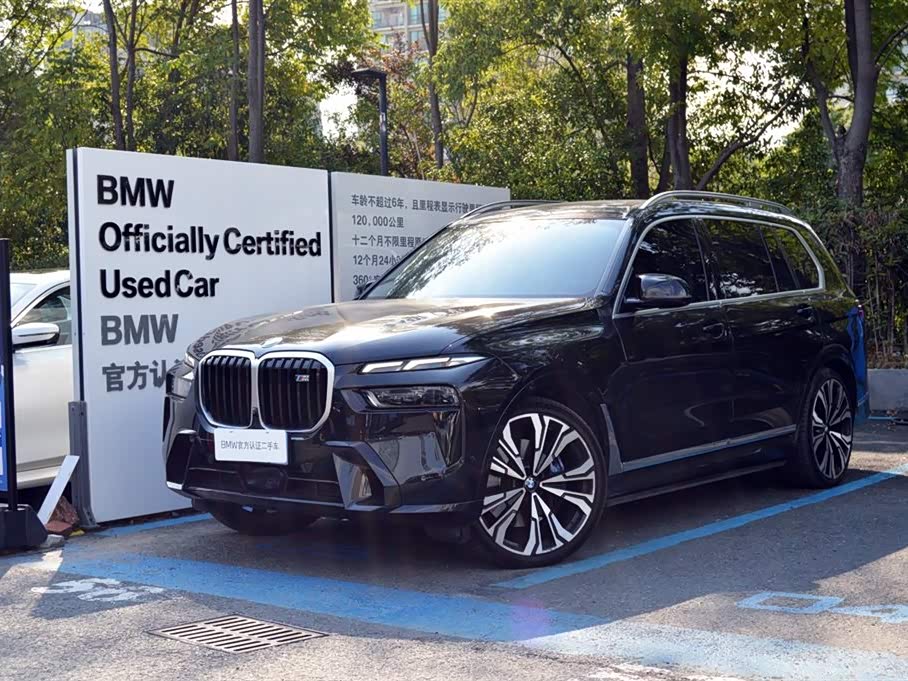 BMW X7 M60i 2023 car image 