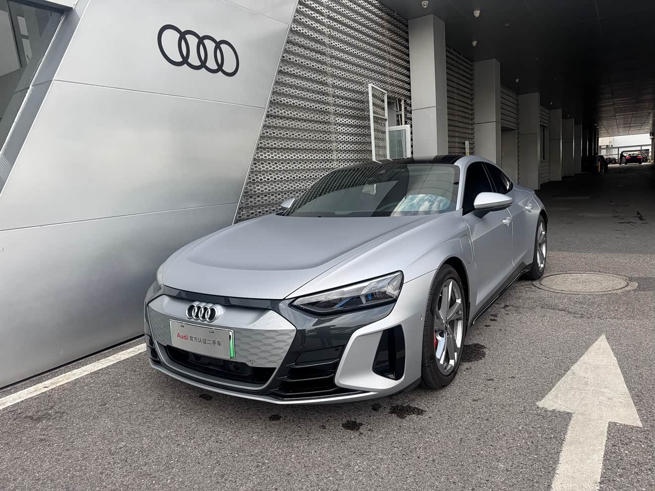 Audi e-tron GT 2024 car image 