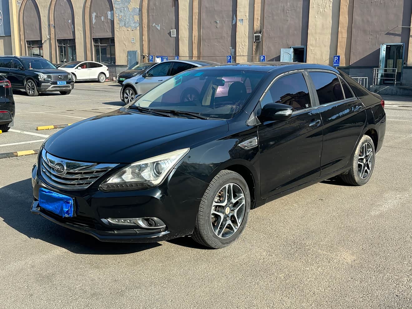 BYD G5 2016 car image 
