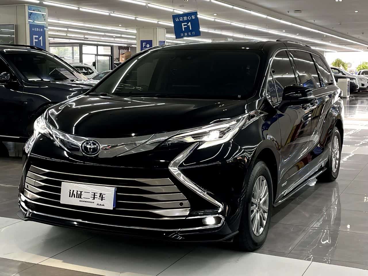 Toyota Sienna 2022 汽车图片 