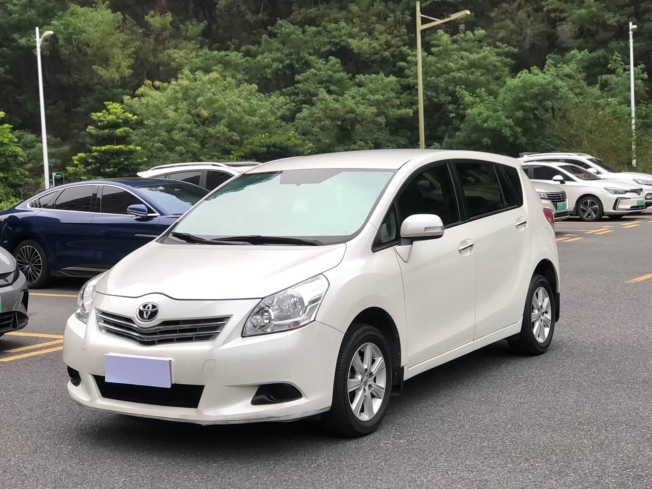 Toyota Reiz 2012 immagine di auto 