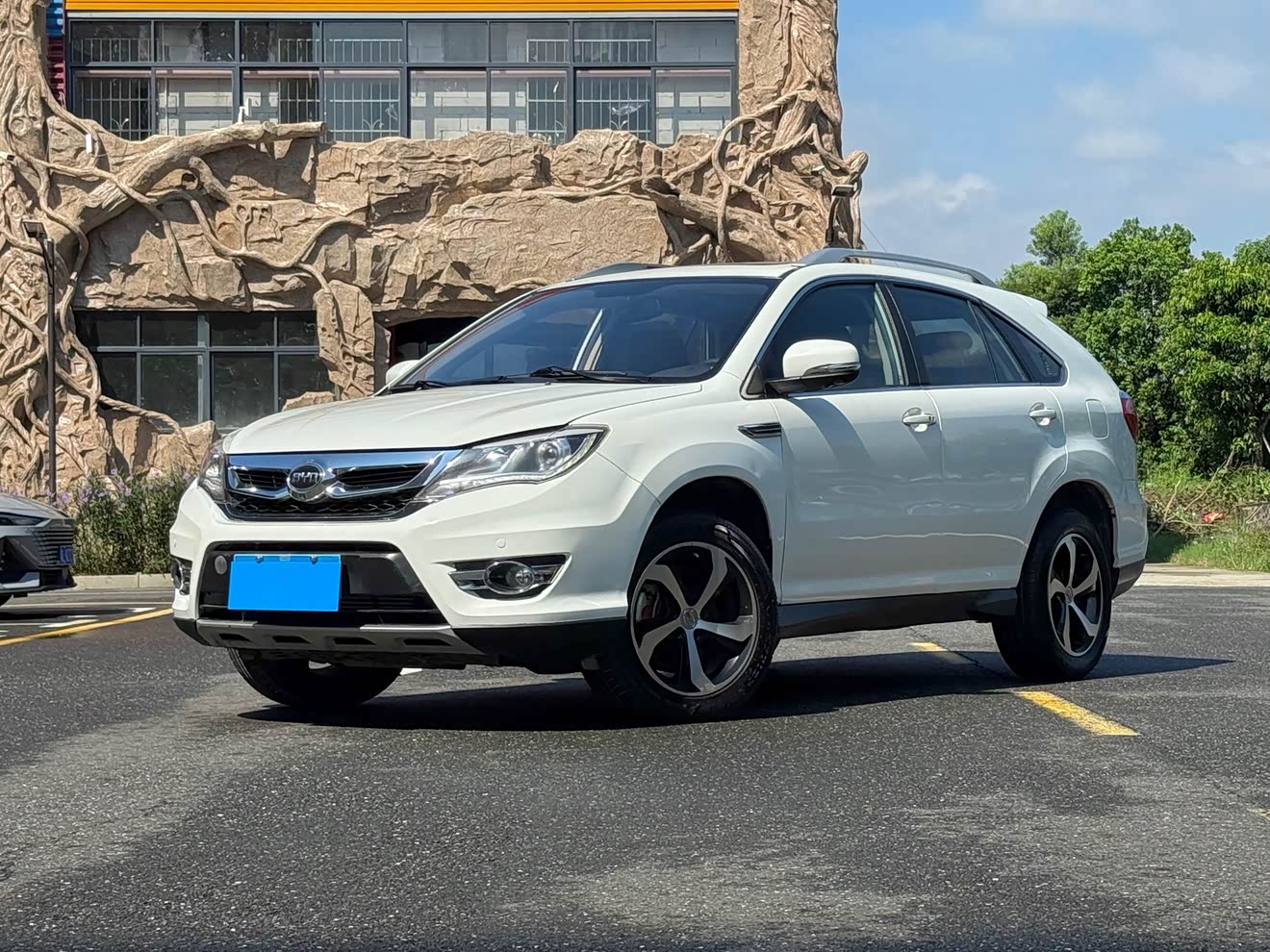 BYD S7 2016 car image 