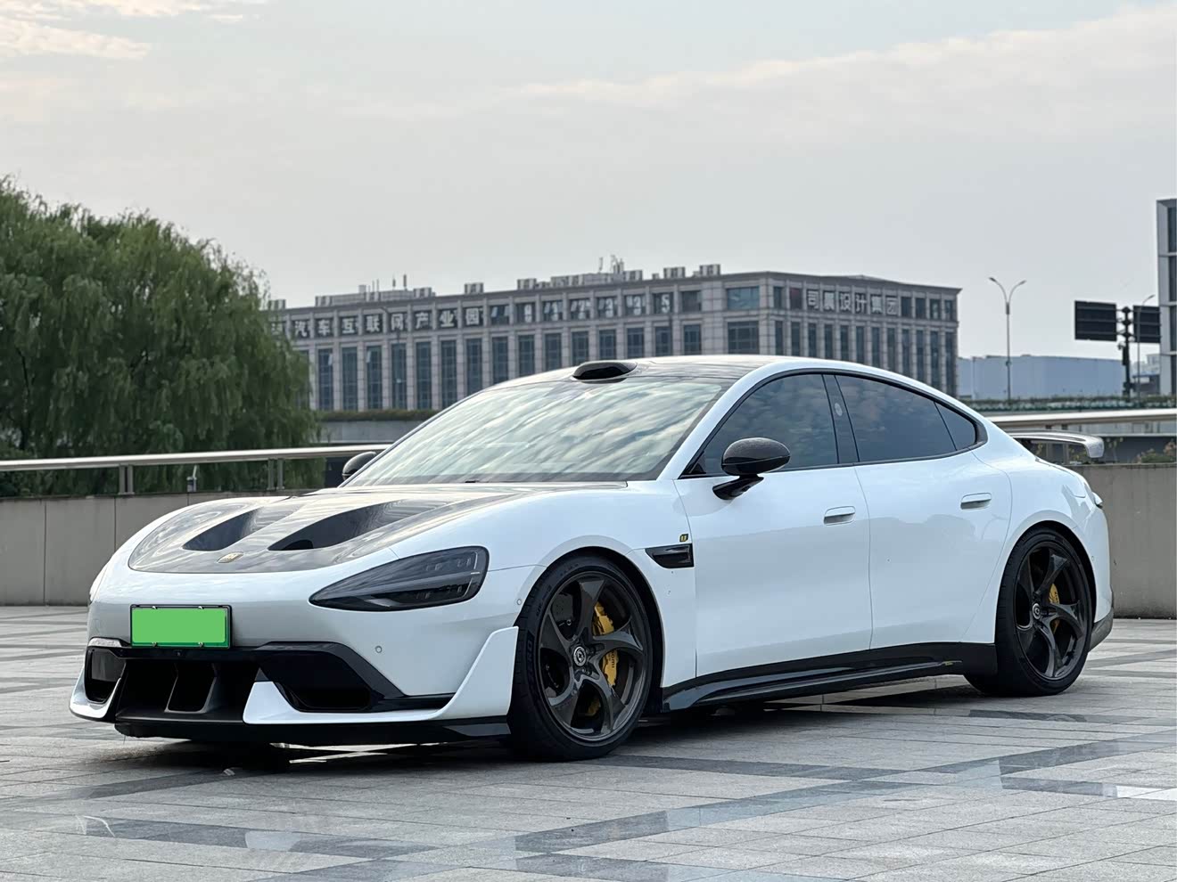 MI SU7 Ultra 2025 汽车图片 