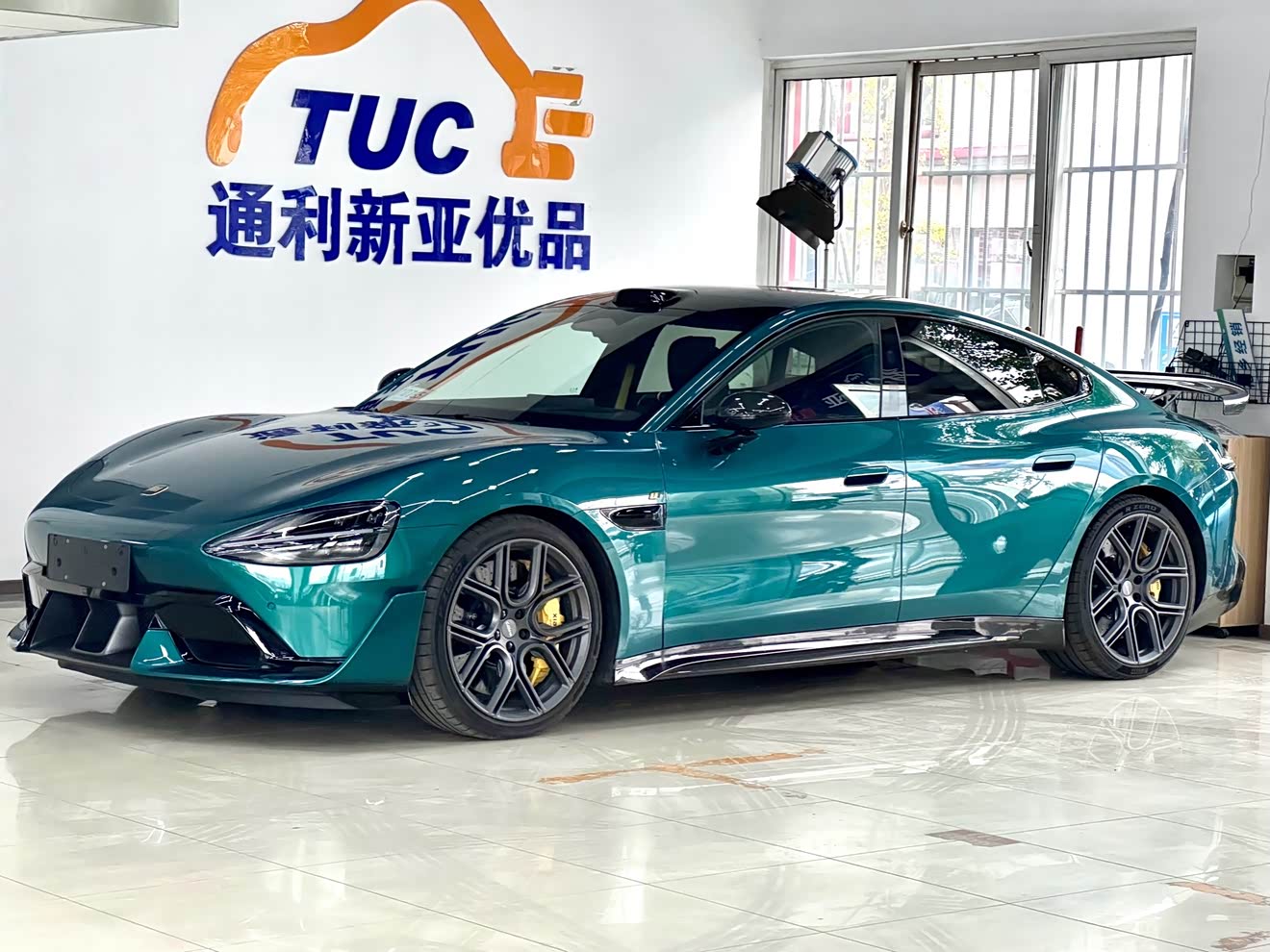 MI SU7 Ultra 2025 汽车图片 