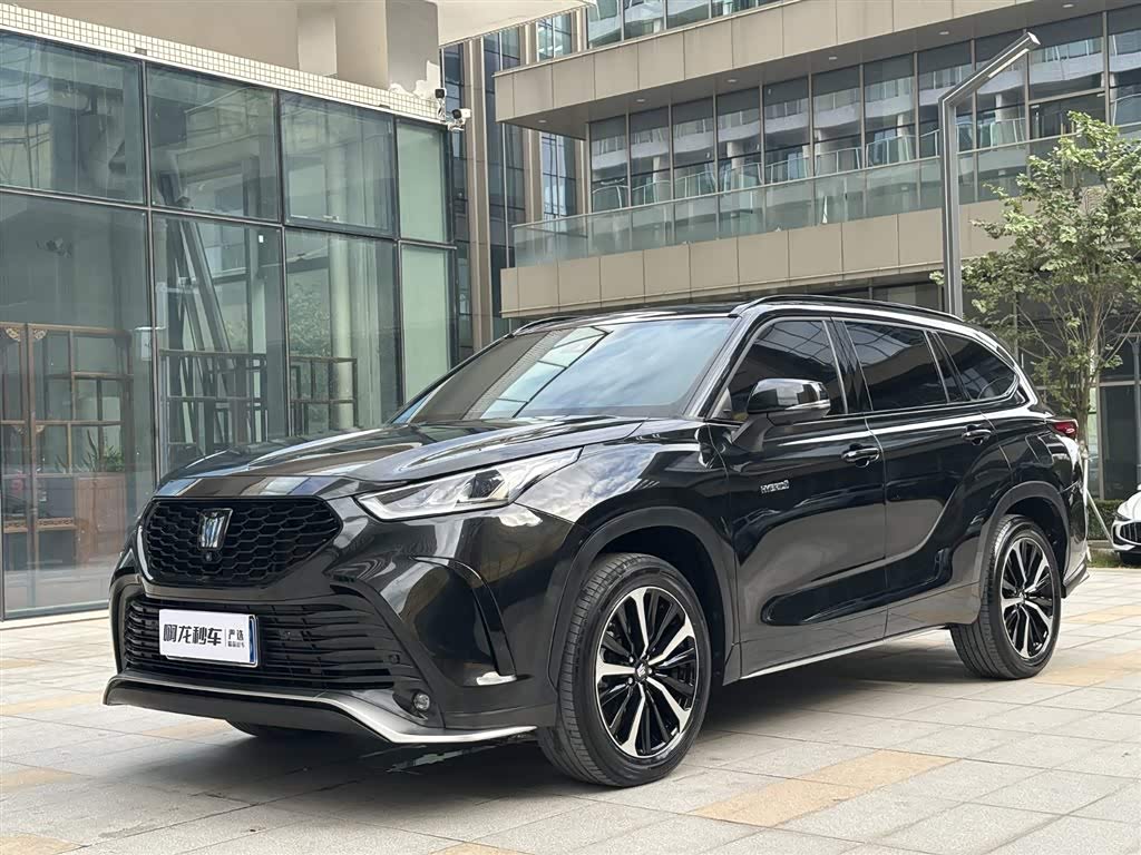 Toyota Crown Kluger 2023 immagine di auto 