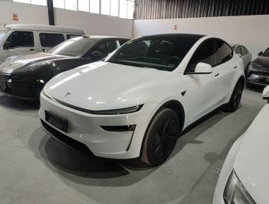 Tesla Model Y 2026 car image 