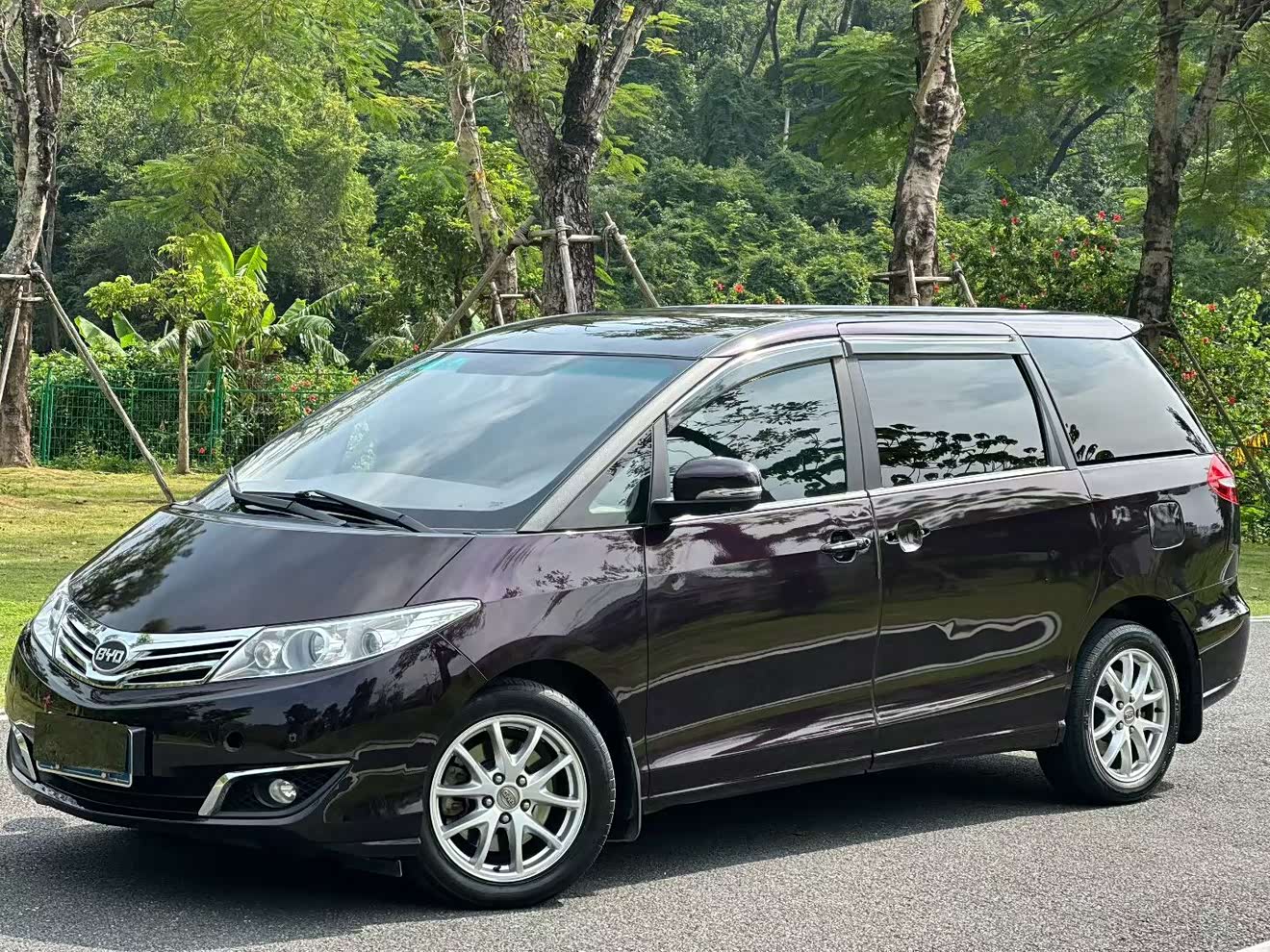 BYD M6 2016 car image 