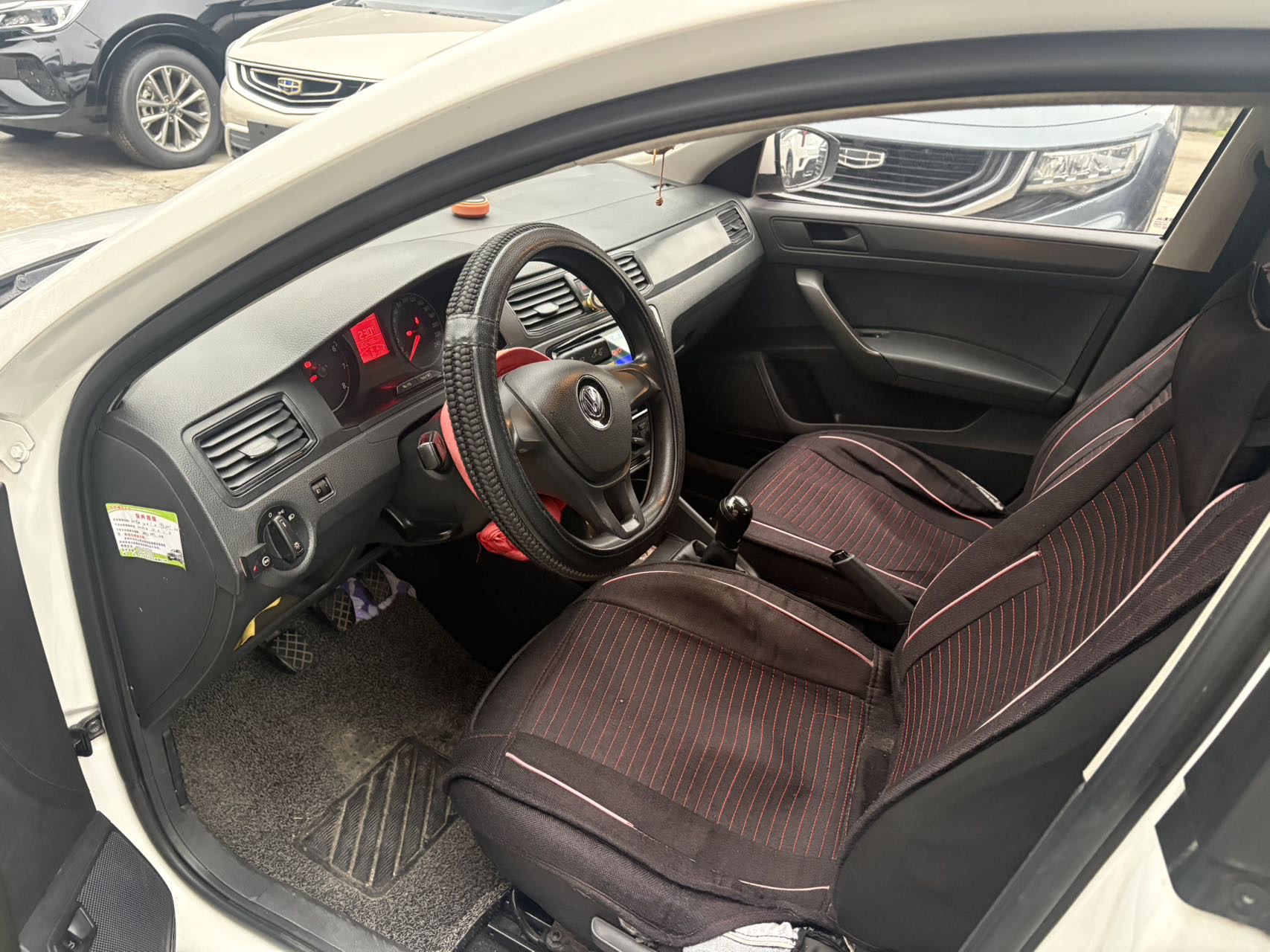 Volkswagen Santana 2017 car image #2