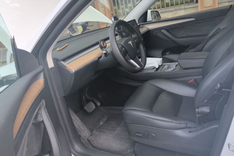 Tesla Model Y 2021 #15 Tesla Model Y 2021 car image #15