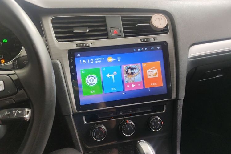 Volkswagen Golf 2018 car image #13