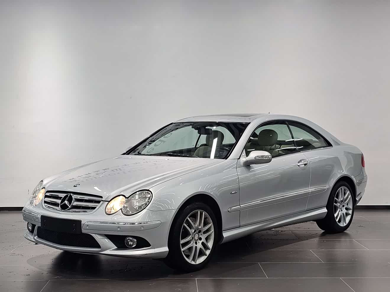 Mercedes-Benz CLK Class 2008 car image 