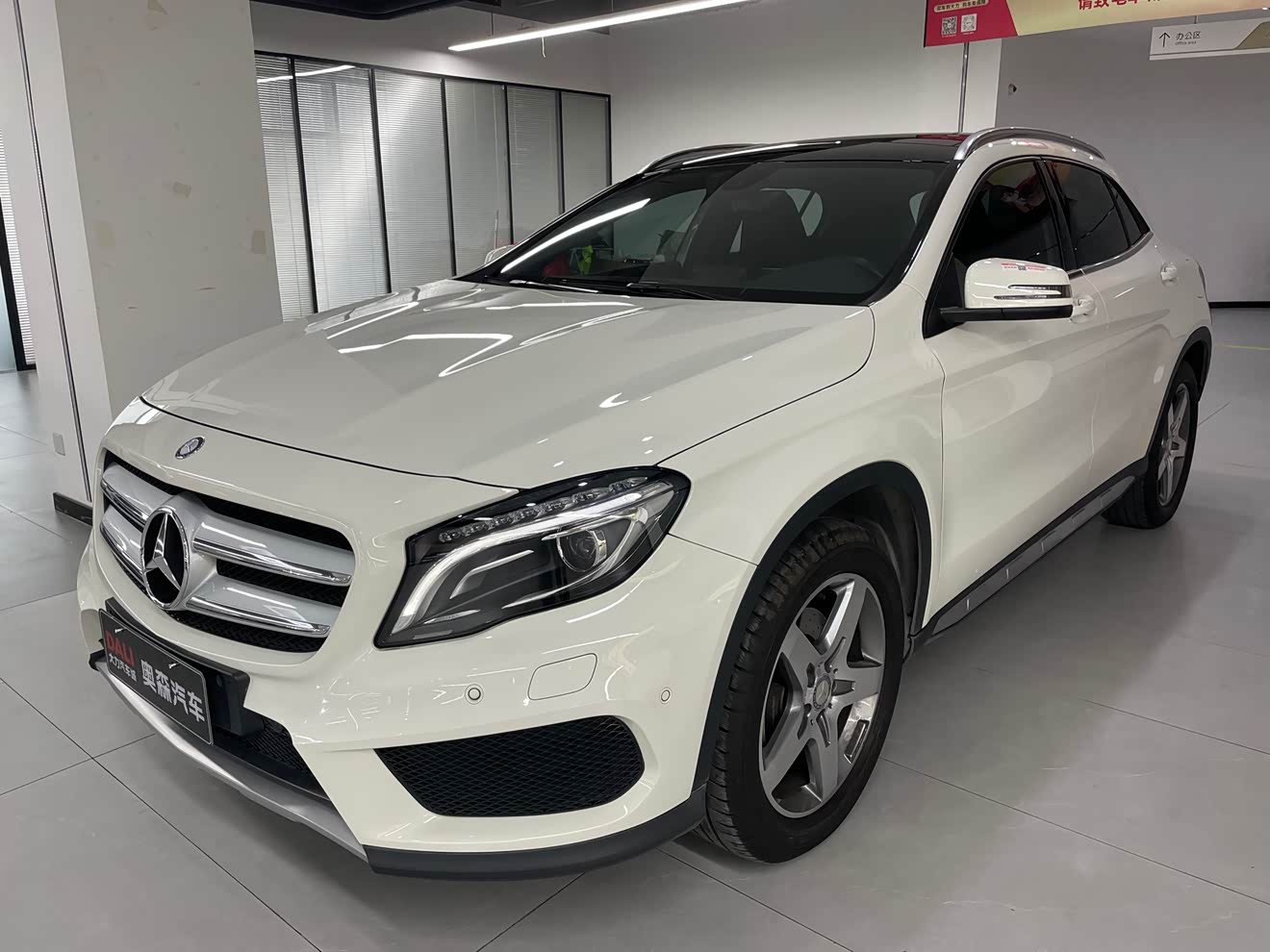 Mercedes-Benz GLA Class (Imported) 2015 car image 