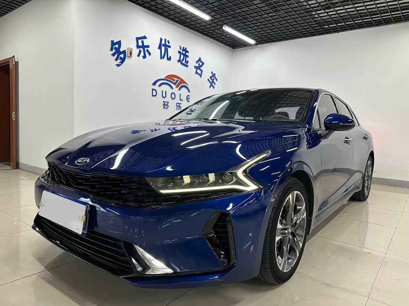 Kia K5 2020 car image 