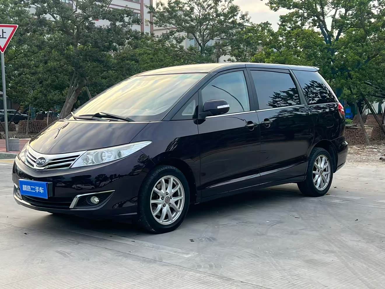BYD M6 2015 car image 