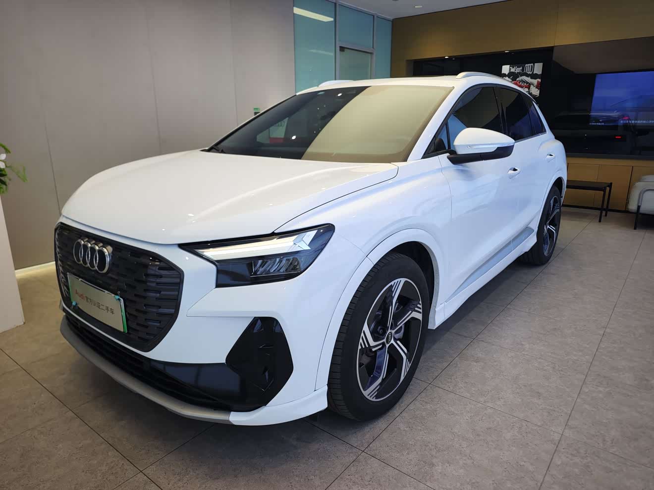 Audi Q4 e-tron 2025 immagine di auto 