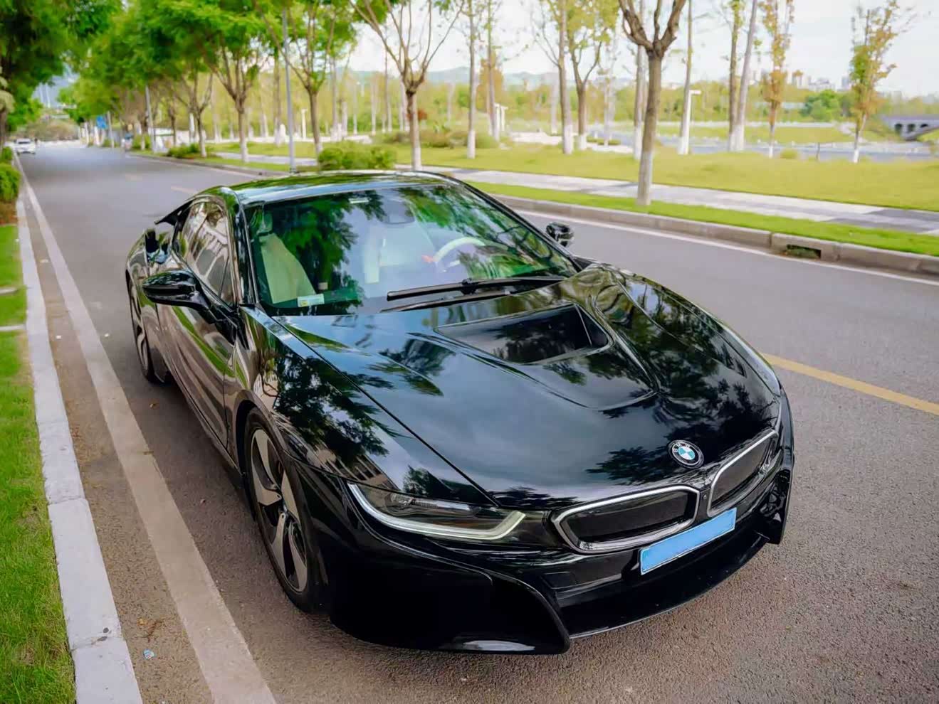 BMW i8 2016 BMW i8 2016 car image