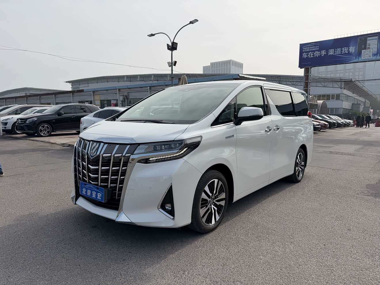 Toyota Alphard 2019 car image 