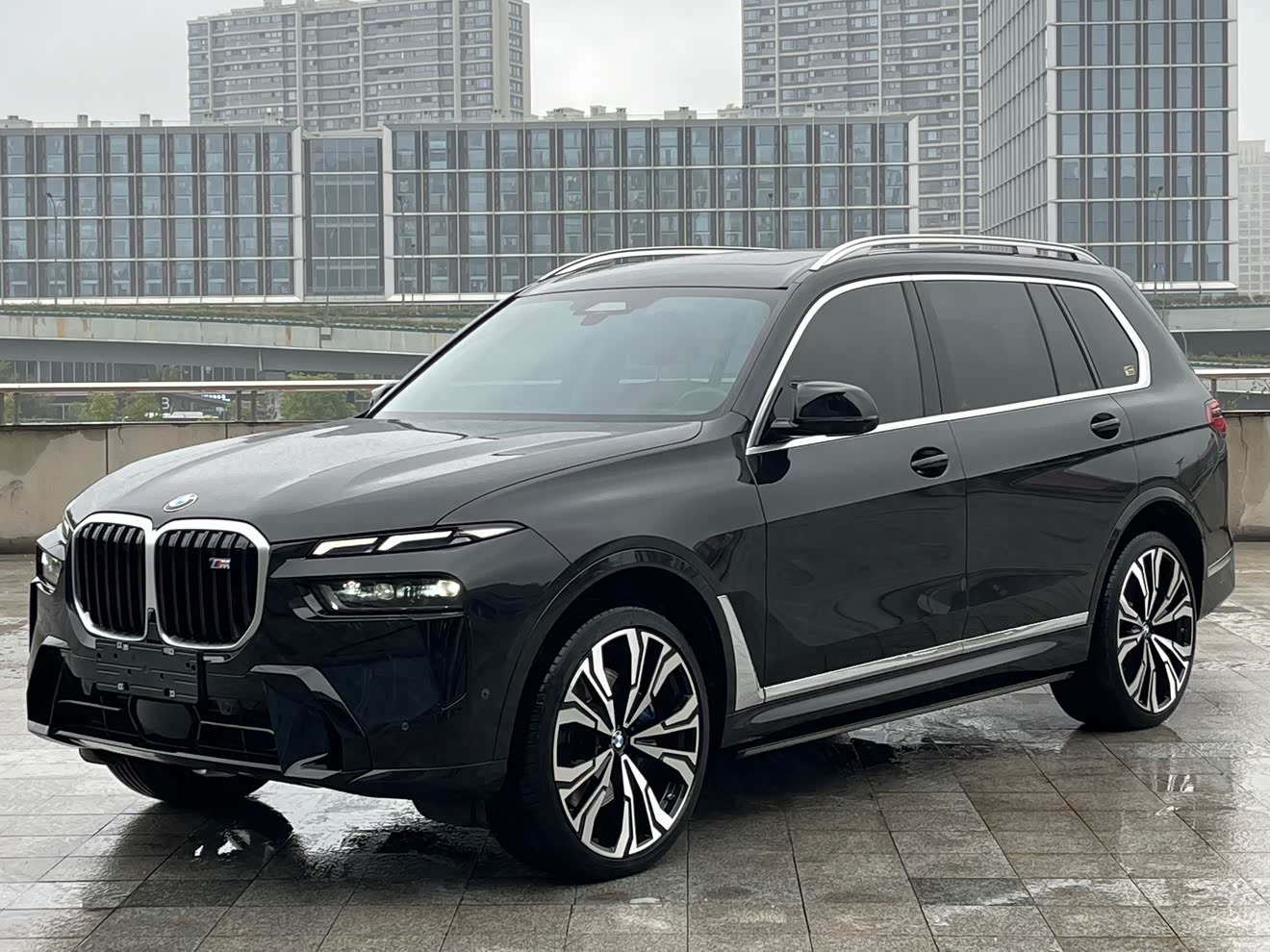 BMW X7 M60i 2023 car image 