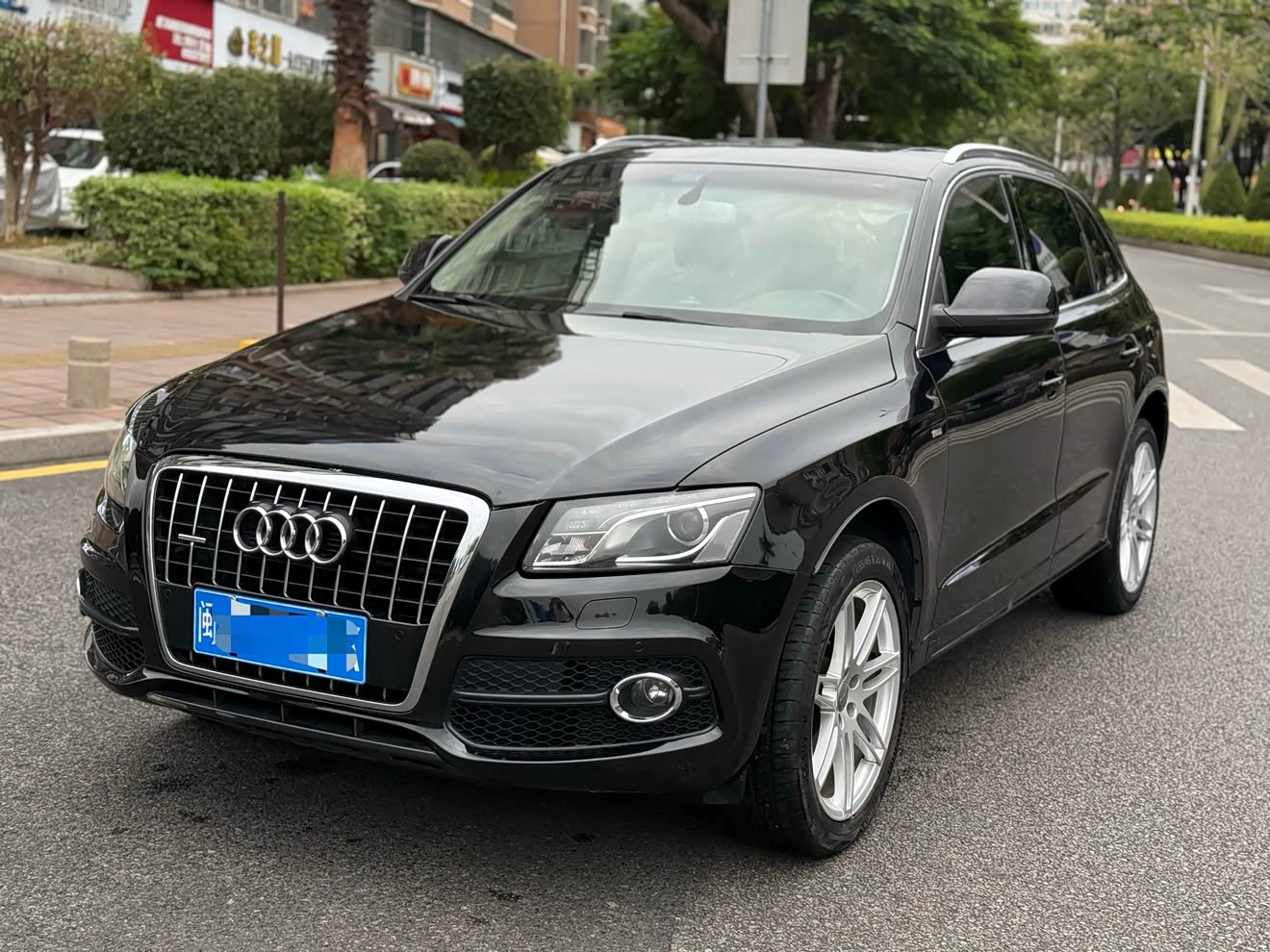 Audi Q5 (Imported) 2010 car image 