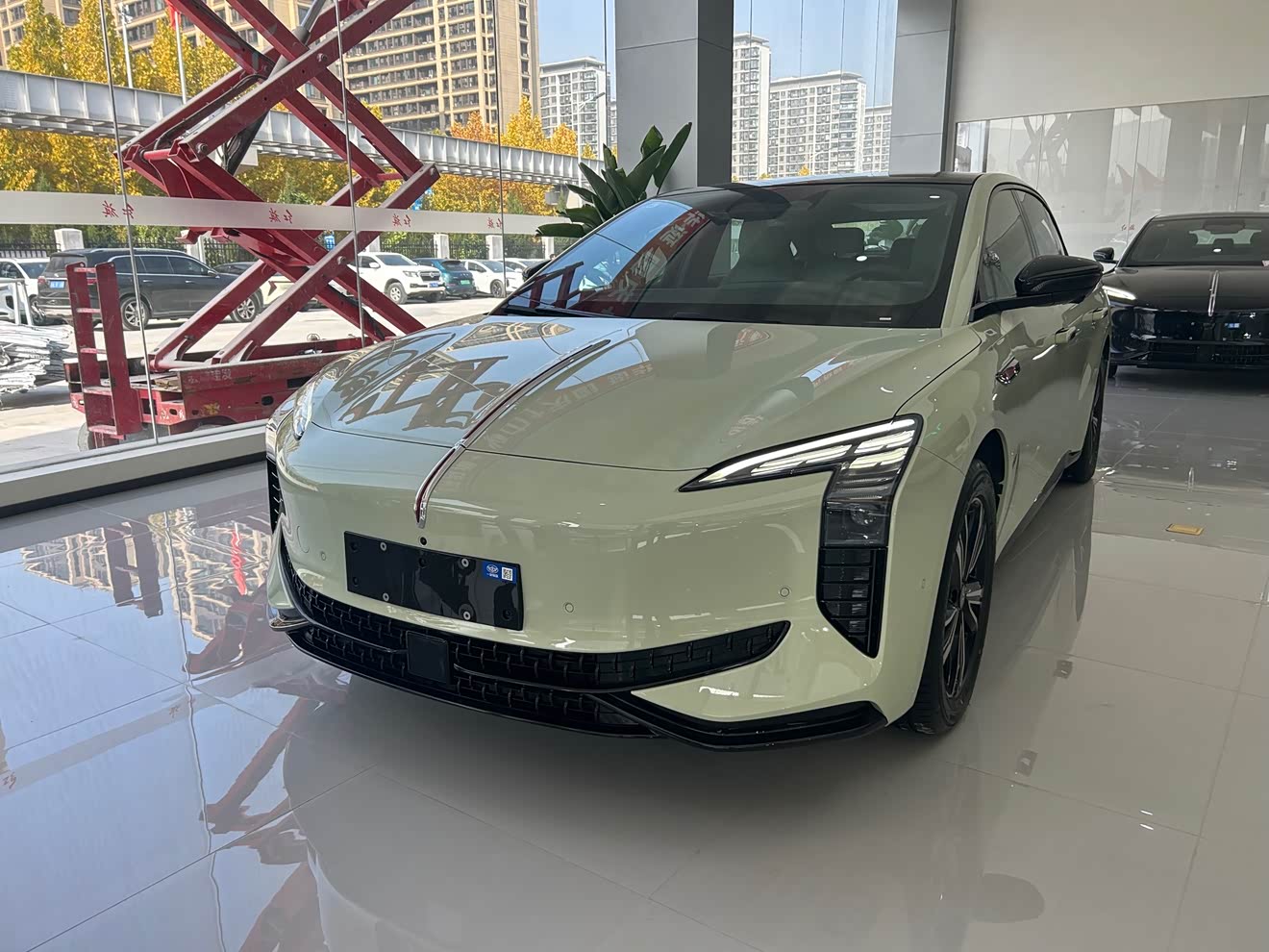 HongQi EH7 2025 car image 