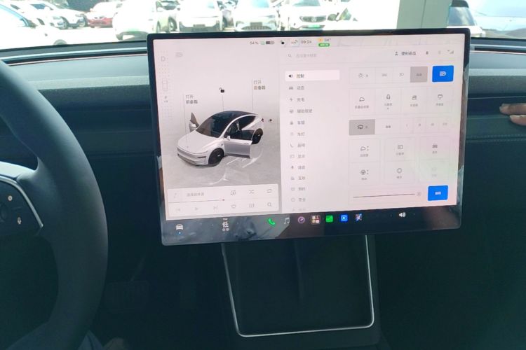 Tesla Model Y 2026 #13 Tesla Model Y 2026 car image #13