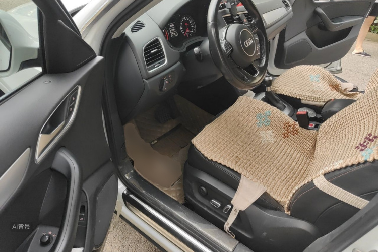 Audi Q3 2016 car image #18
