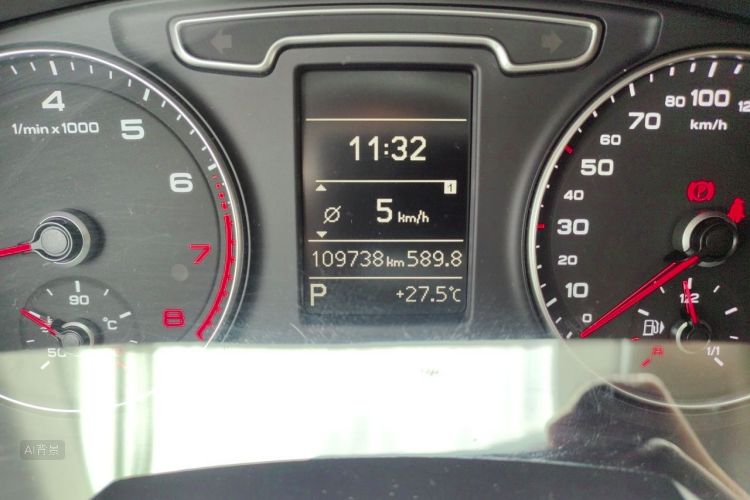 Audi Q3 2015 car image #14