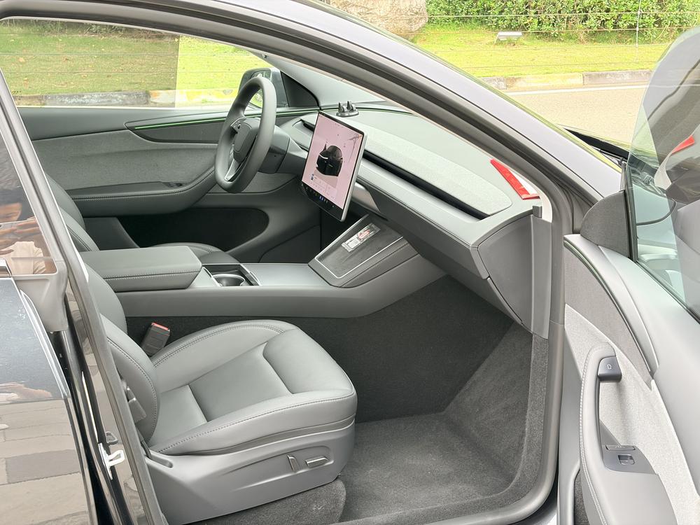 Tesla Model Y 2025 #8 Tesla Model Y 2025 car image #8
