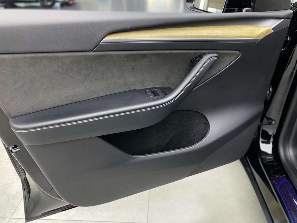 Tesla Model Y 2023 #16 Tesla Model Y 2023 car image #16