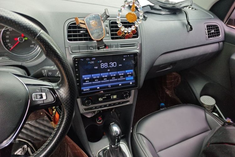 Volkswagen Polo 2016 car image #15