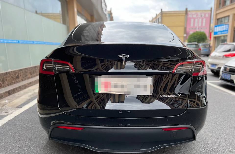 Tesla Model Y 2022 car image #7