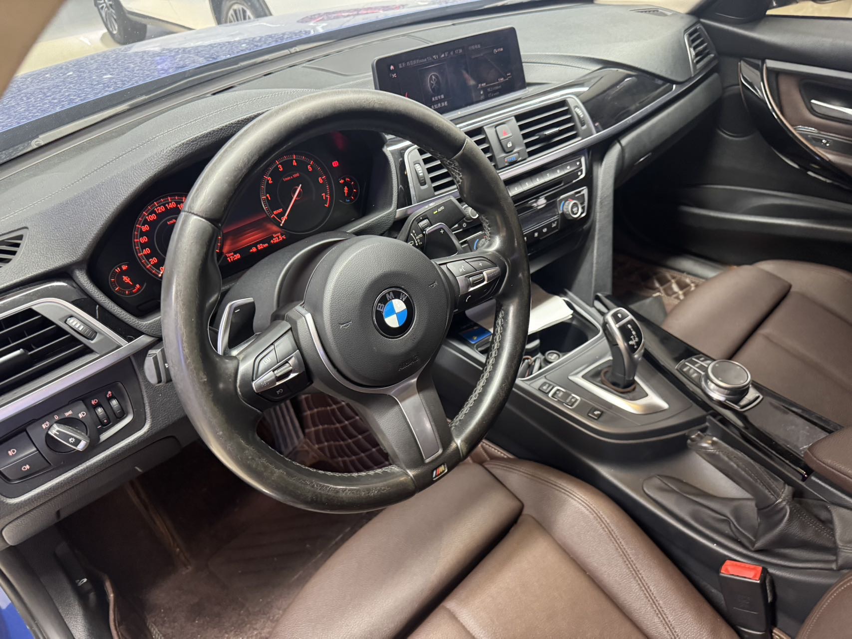 BMW 3 Series 2018 car image #9