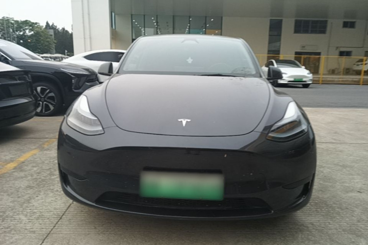 Tesla Model Y 2024 #3 Tesla Model Y 2024 car image #3