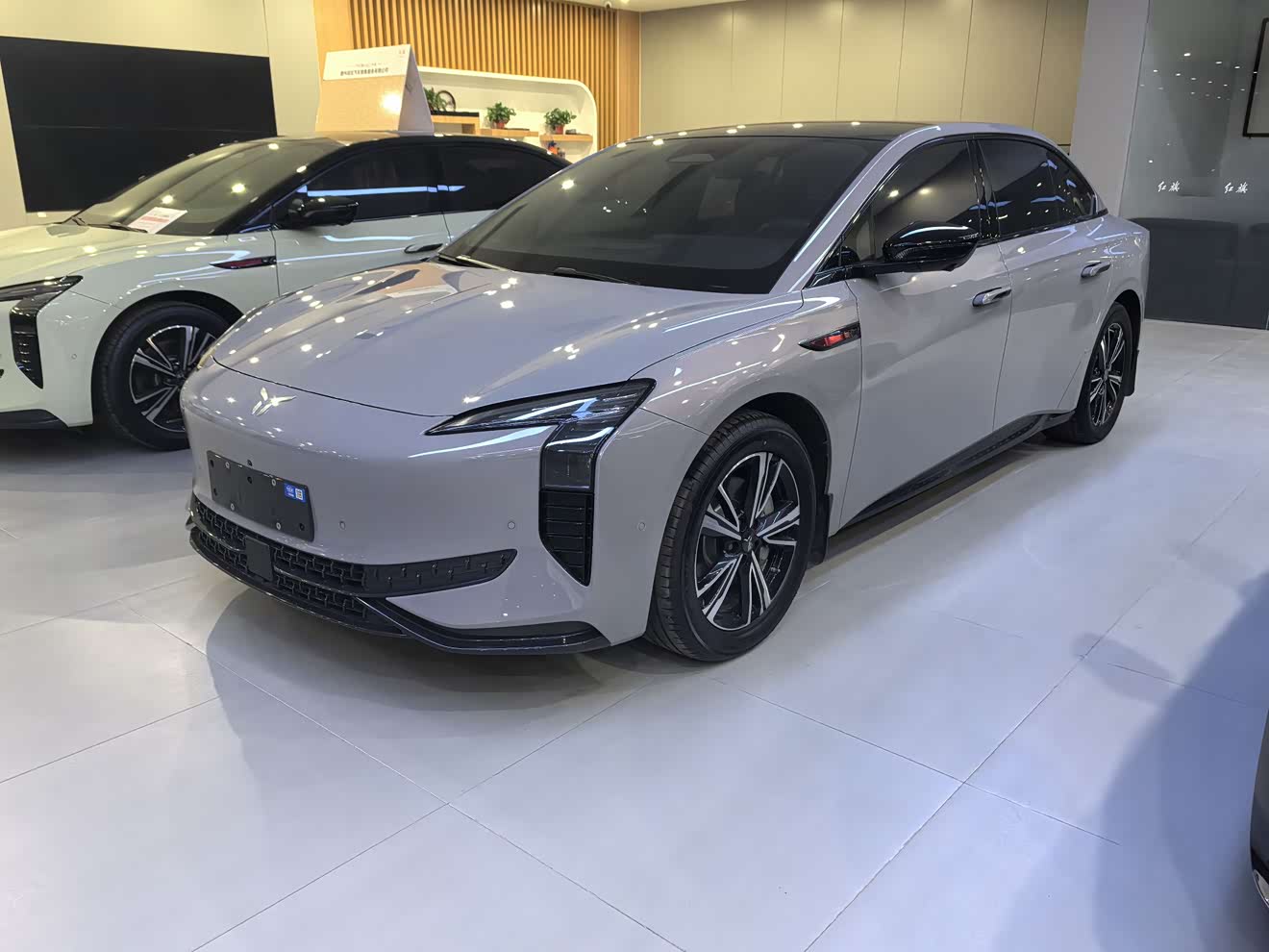 HongQi EH7 2024 car image 