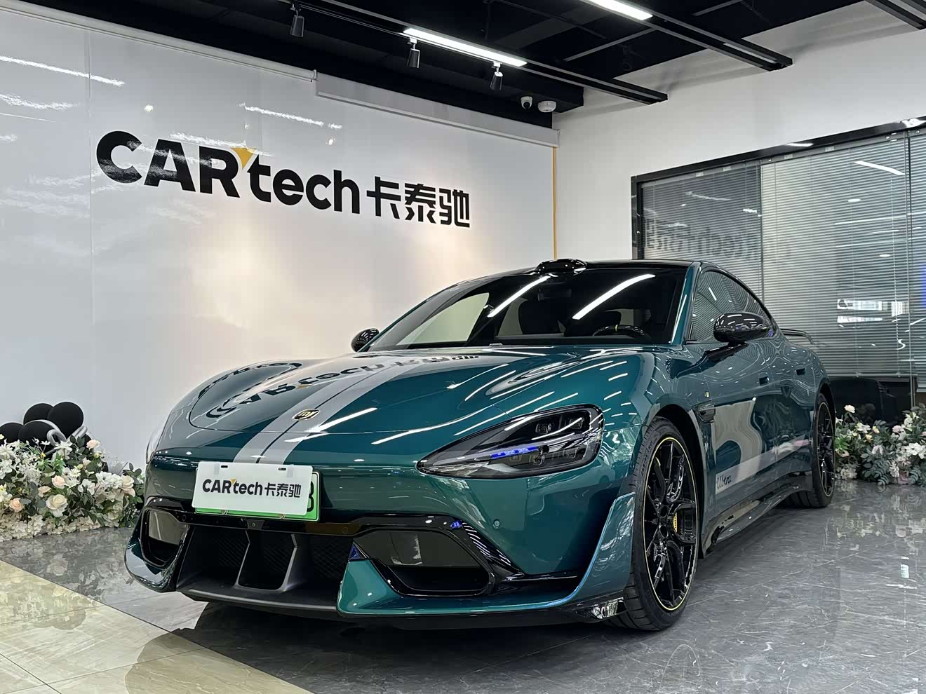 MI SU7 Ultra 2025 汽车图片 