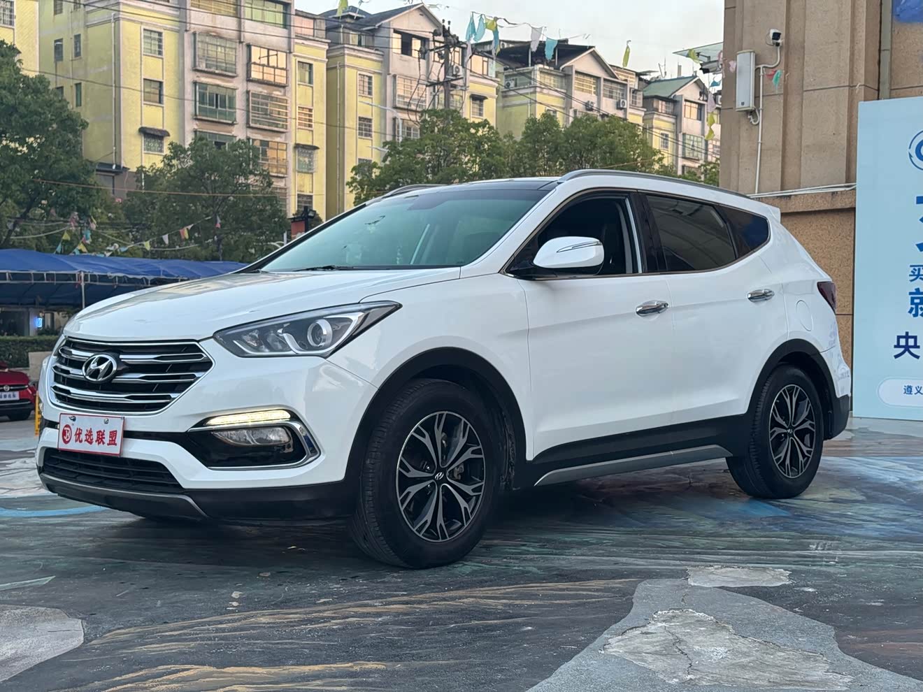 Hyundai Santa Fe 2017 Hyundai Santa Fe 2017 car image