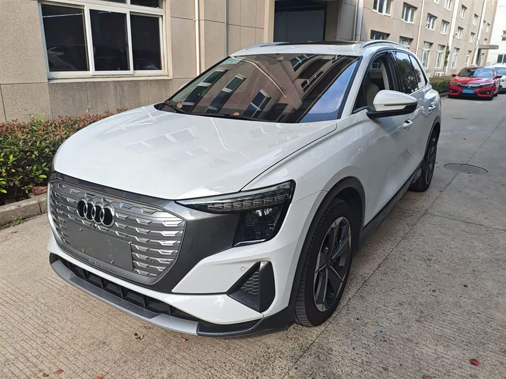 Audi Q5 e-tron 2023 Audi Q5 e-tron 2023 immagine di auto