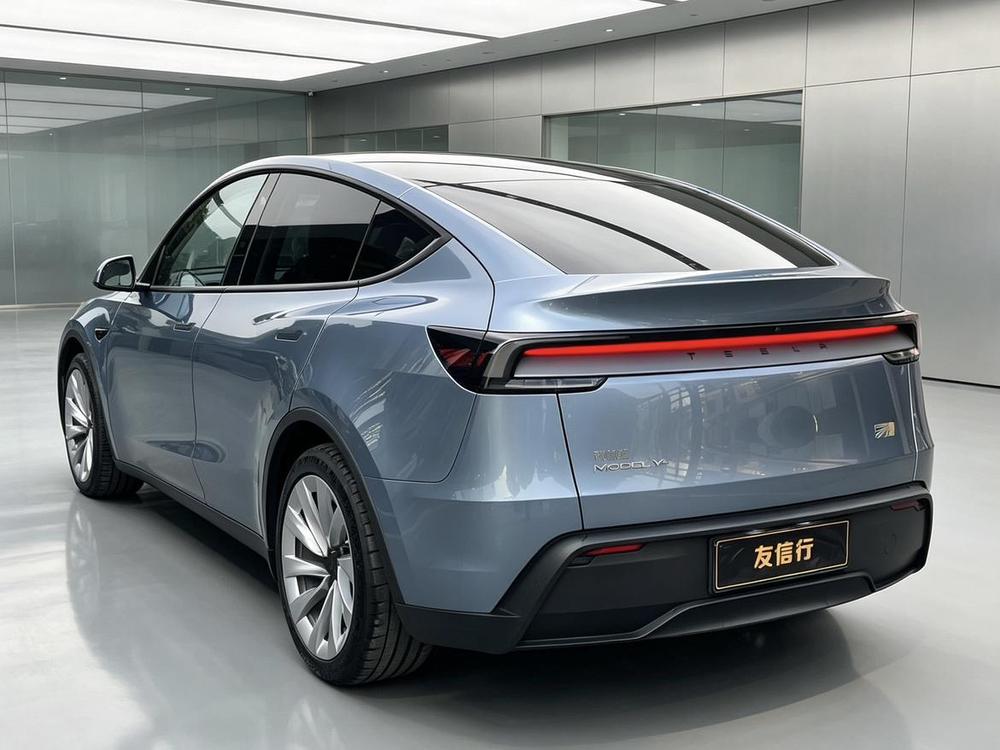 Tesla Model Y 2025 #5 Tesla Model Y 2025 immagine di auto #5