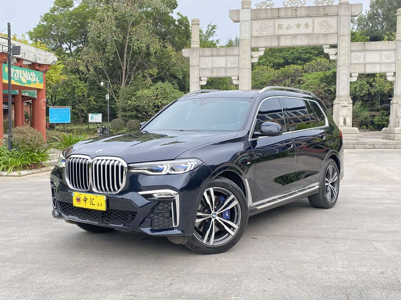 BMW X7 2021 car image 