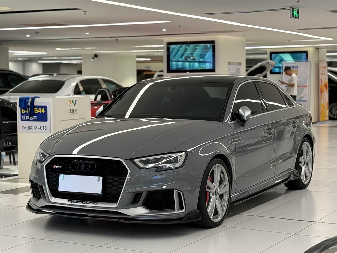 Audi RS 3 2018 car image 