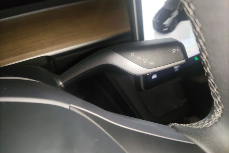 Tesla Model Y 2022 car image #14