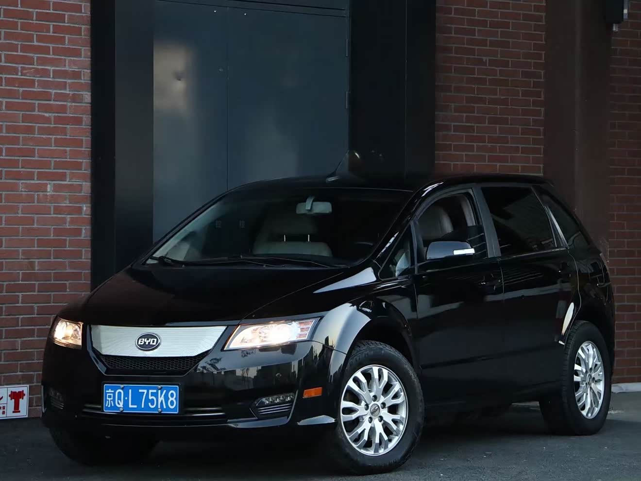 BYD e6 2016 car image 