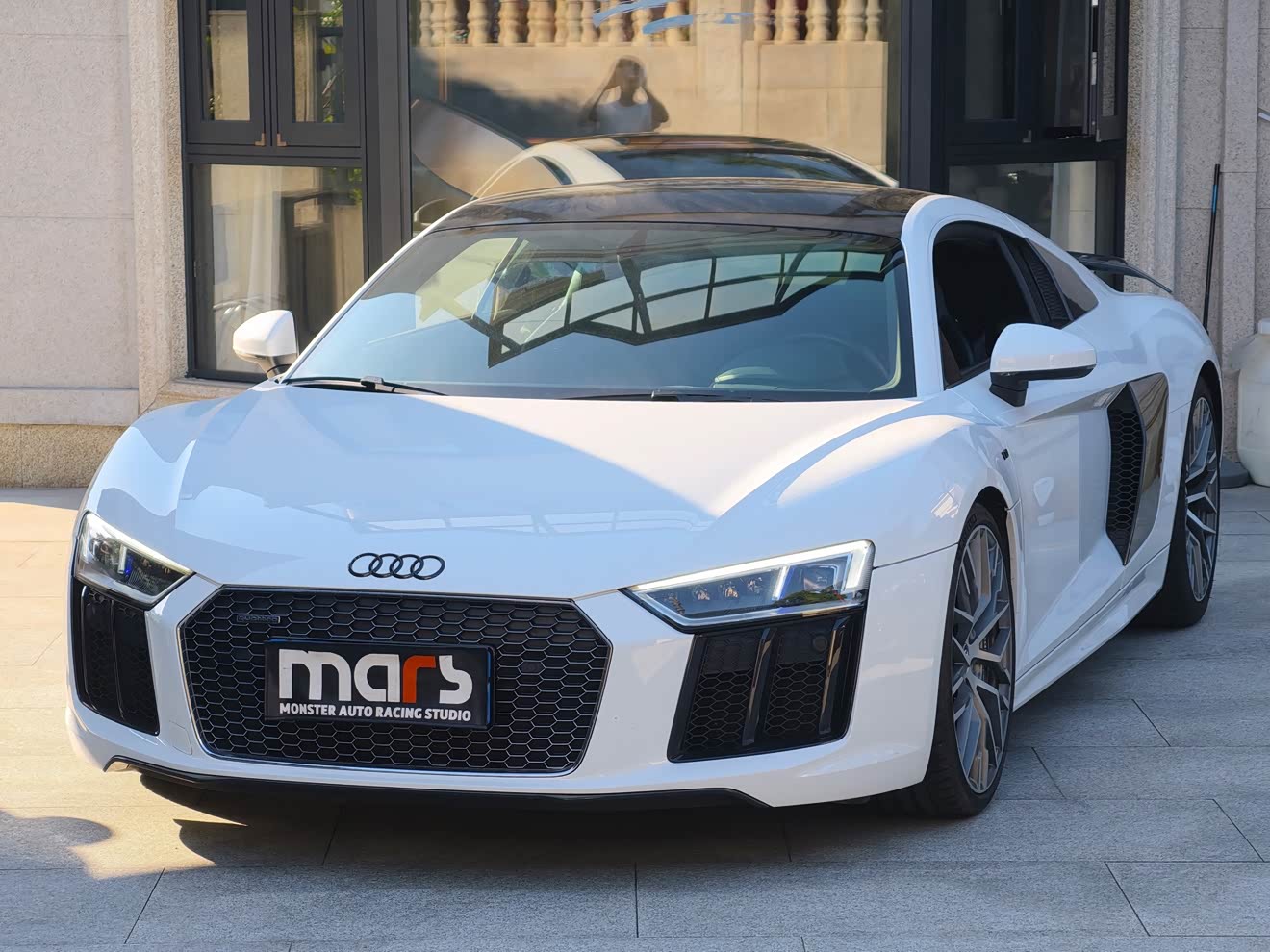 Audi R8 2017 car image 