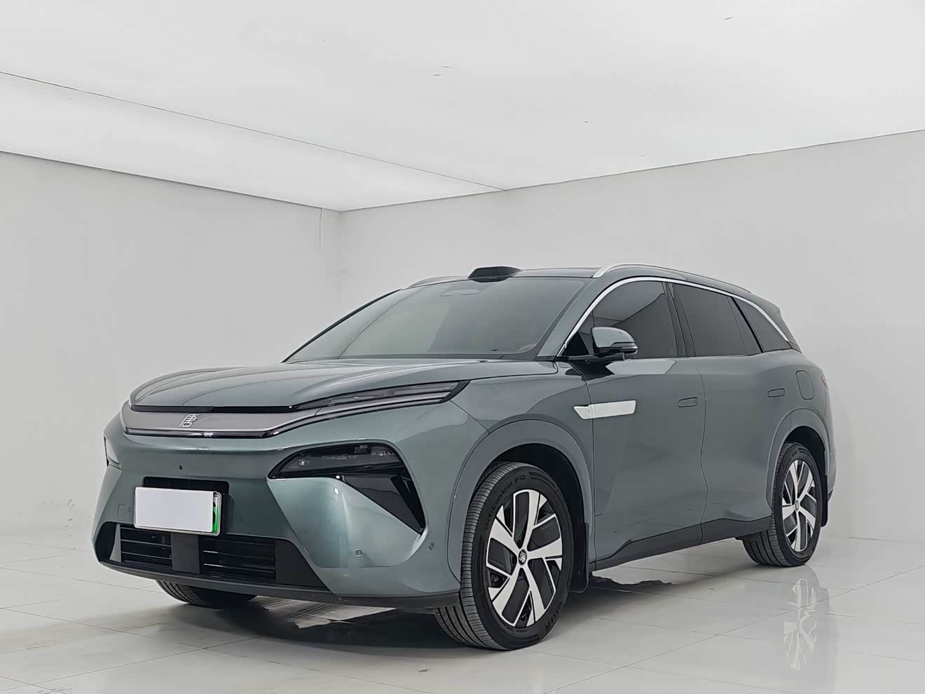 BYD Tang L 2025 صورة سيارة 