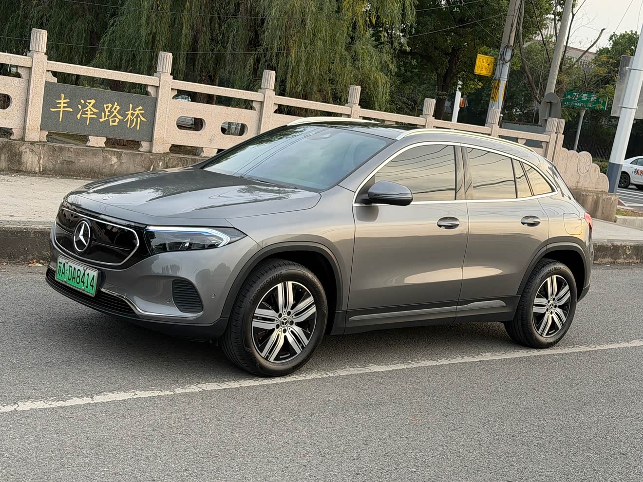 Mercedes-Benz EQA Class 2023 immagine di auto 