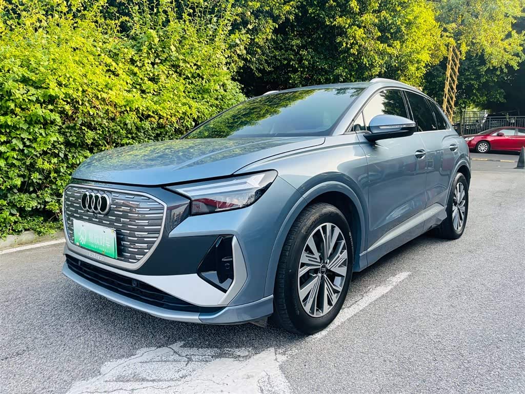 Audi Q4 e-tron 2024 immagine di auto 