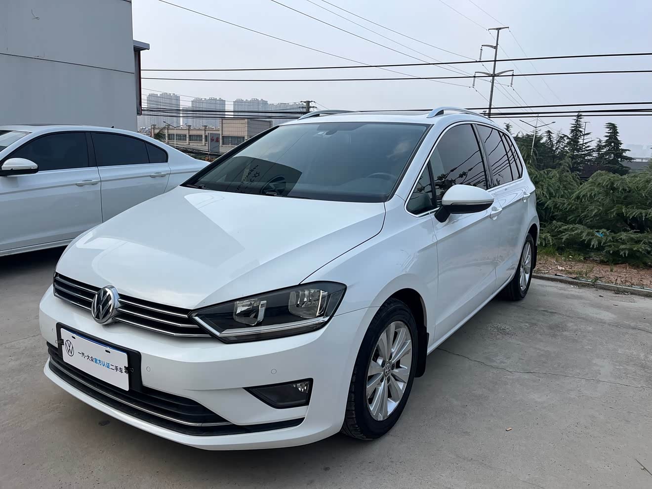 Volkswagen Golf Sportsvan 2017 Volkswagen Golf Sportsvan 2017 car image