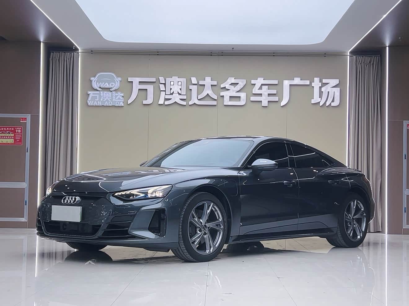 Audi e-tron GT 2024 car image 