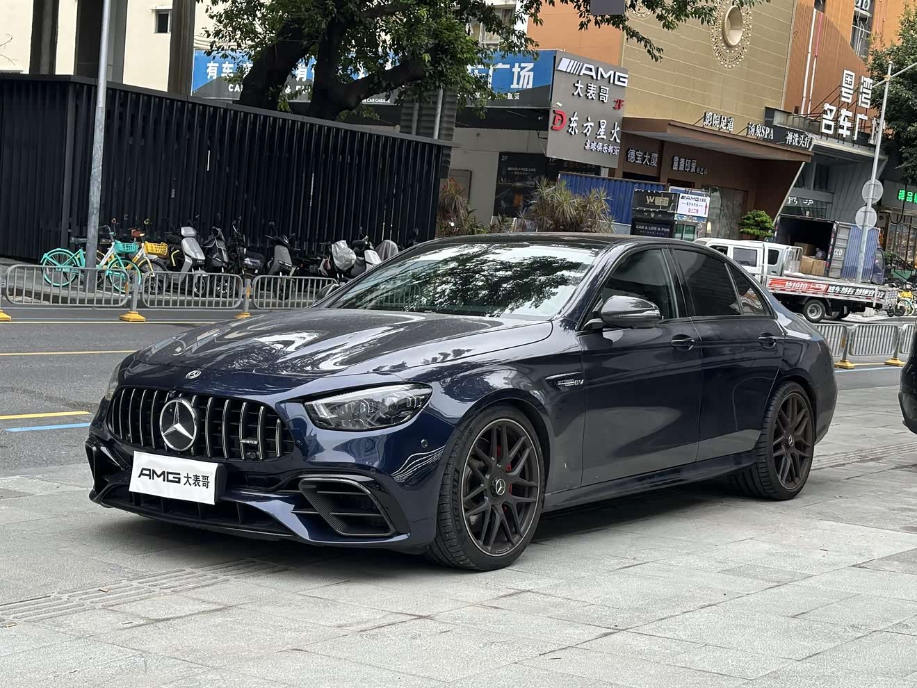 Mercedes-Benz E AMG 2022 immagine di auto 