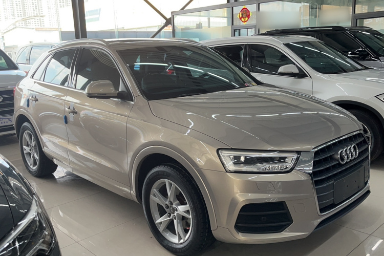Audi Q3 2018 car image #4